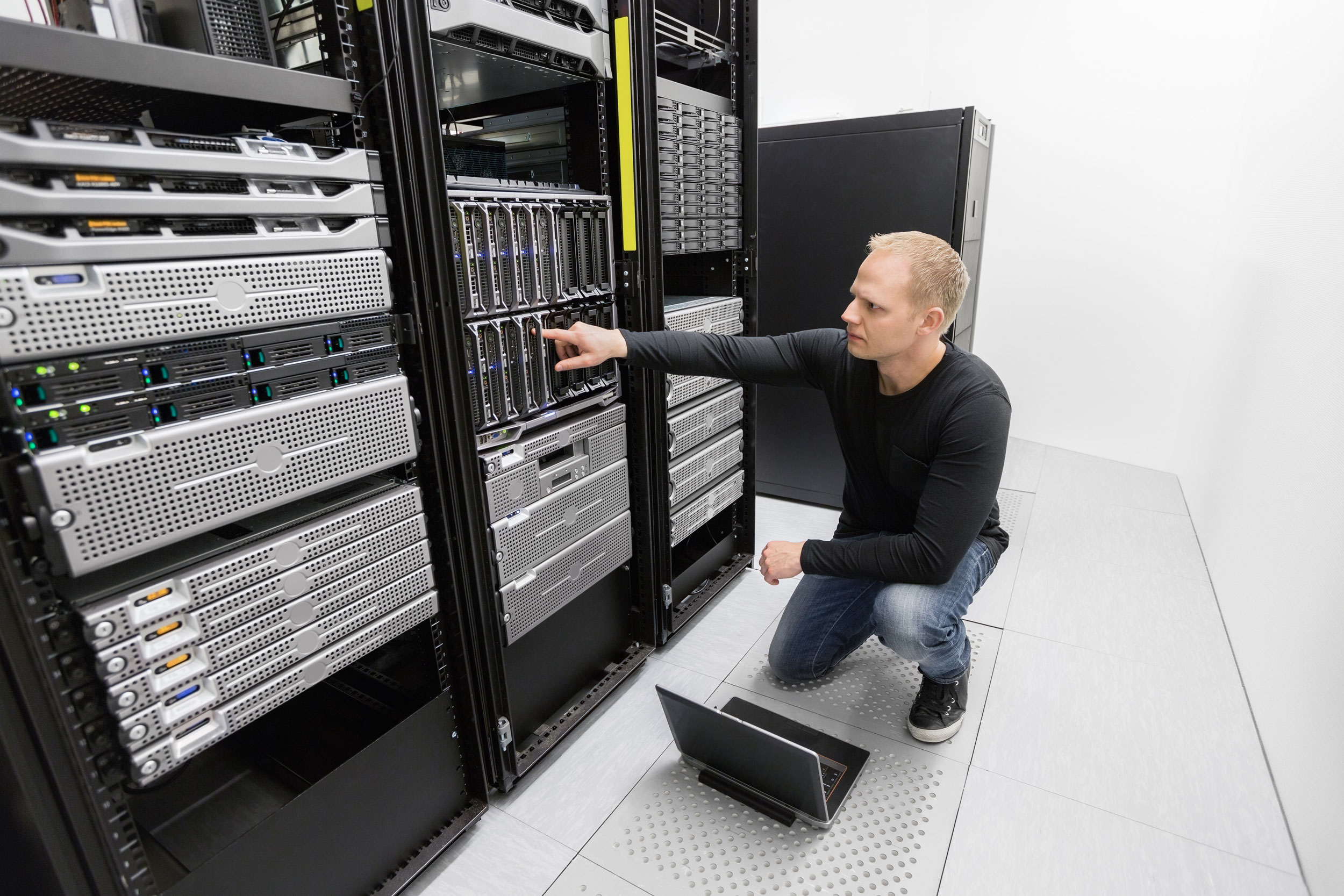 Rack Servers vs Blade Servers